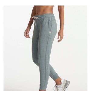 Vuori Performance Jogger Women's stormy Heather HSR Medium NWT $94
